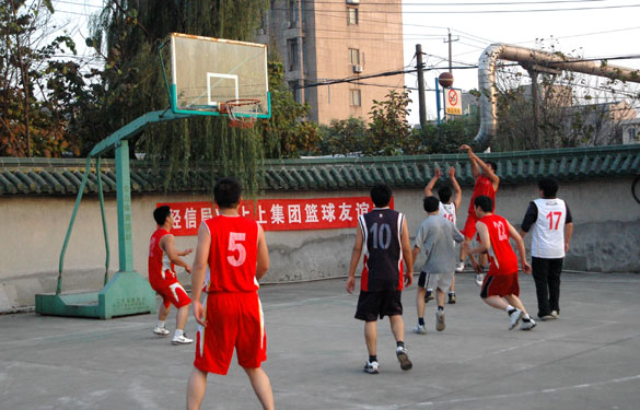 江苏XPJ电缆集团与溧阳市经信局举行篮球友谊赛