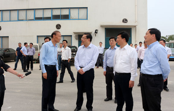 常州市市长费高云一行来XPJ电缆督查西厂区三期工程建设