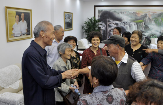 XPJ电缆召开50周年老职工座谈会