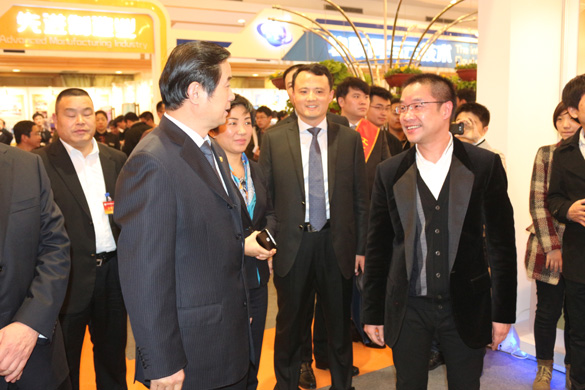 江苏省青商会科技创新成果展上 史和平副省长驻足参观XPJ集团三代核电AP1000壳内电缆