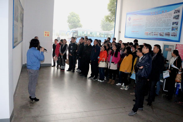 溧阳市新任72名公务员来XPJ集团参观
