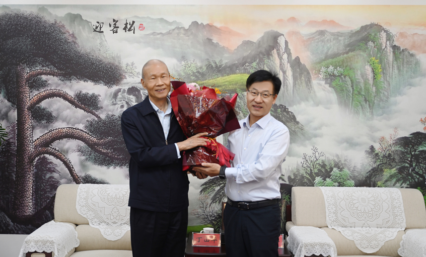 溧阳市委书记叶明华来XPJ慰问“江苏省优秀企业家”丁山华